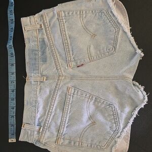 Vintage Levi’s denim shorts 26/27